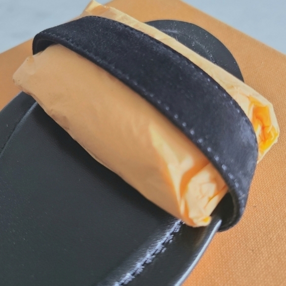 Tod’s Leaf Fringe Sandals, Size 8, Black, NIB - Picture 13 of 17